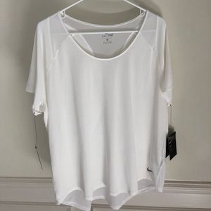 Nike Dry with Dri-Fit technology woman’s white running standard fit.